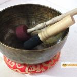 7.5 Inch Fine Etching Handmade Singing Bowl Yoga Meditation, with cushions and Mallet, Real Sandmade Singing Bowl from Nepal, healing bowls