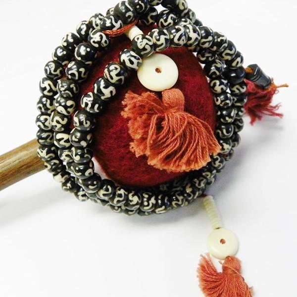 R162b Handmade Tibetan Bone Beads 108 Japa Mala for Meditation, Yoga 7-8mm Om Beads